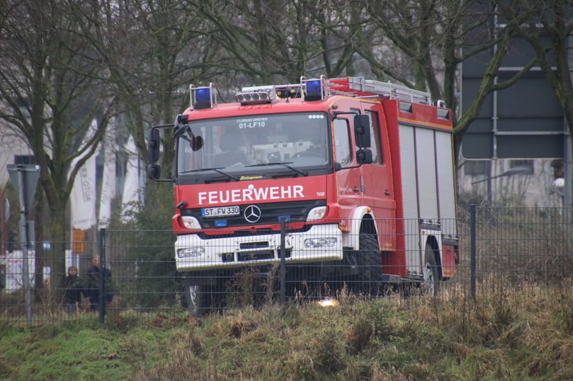Greven Rettungskräfte suchen in der Ems nach einem Kind