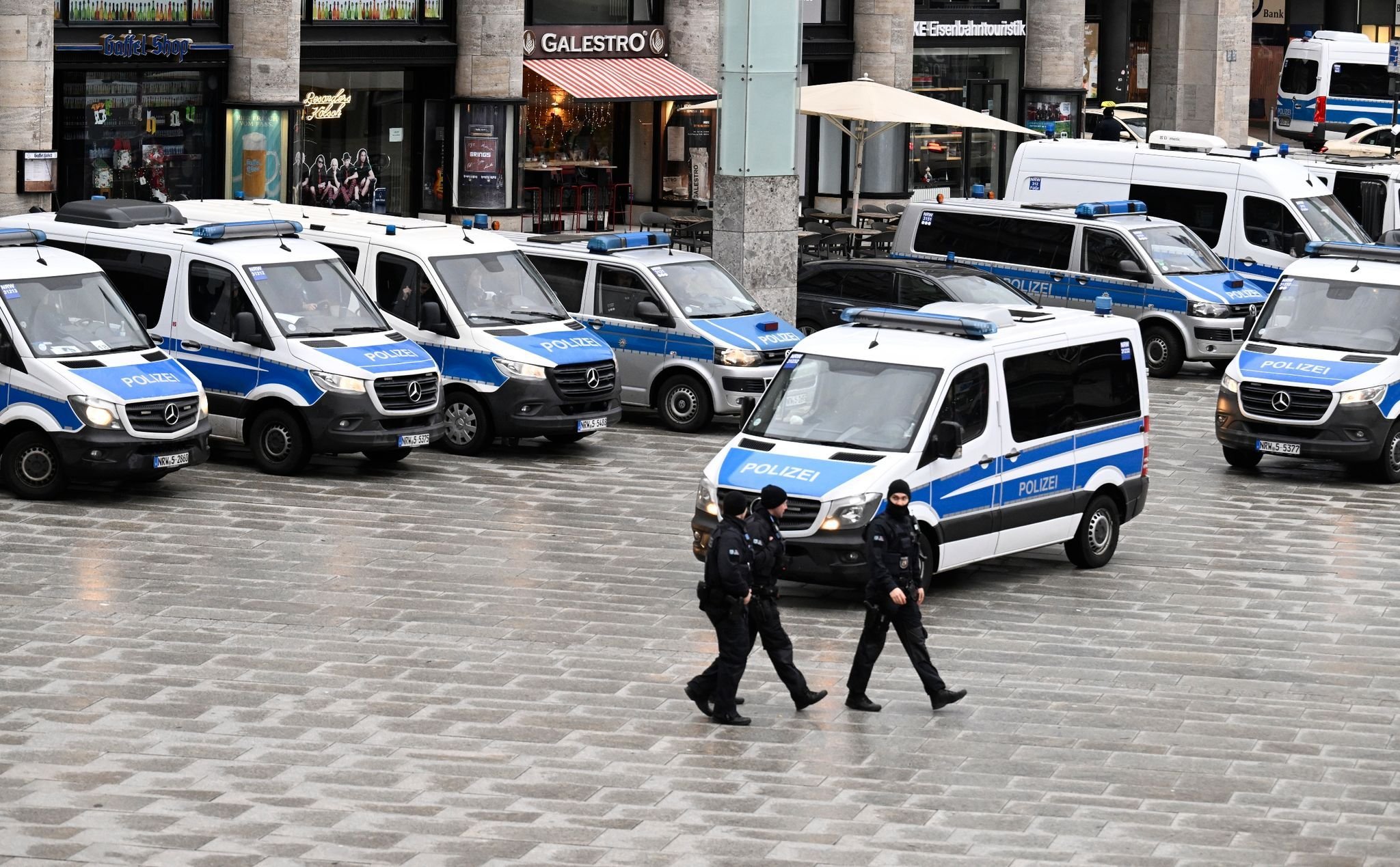 Kein Sprengstoff Bei Durchsuchung Des Kölner Dom Gefunden