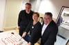 Das Anschneiden der „Awo-Torte“ übernahmen Julian Müller, Stefanie Seiling und Dr. Alexander Berger (v.l.) gemeinsam.