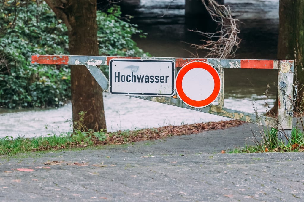 Neuer Regen angekündigt: Kreis Paderborn ordert 12.000 Sandsäcke nach