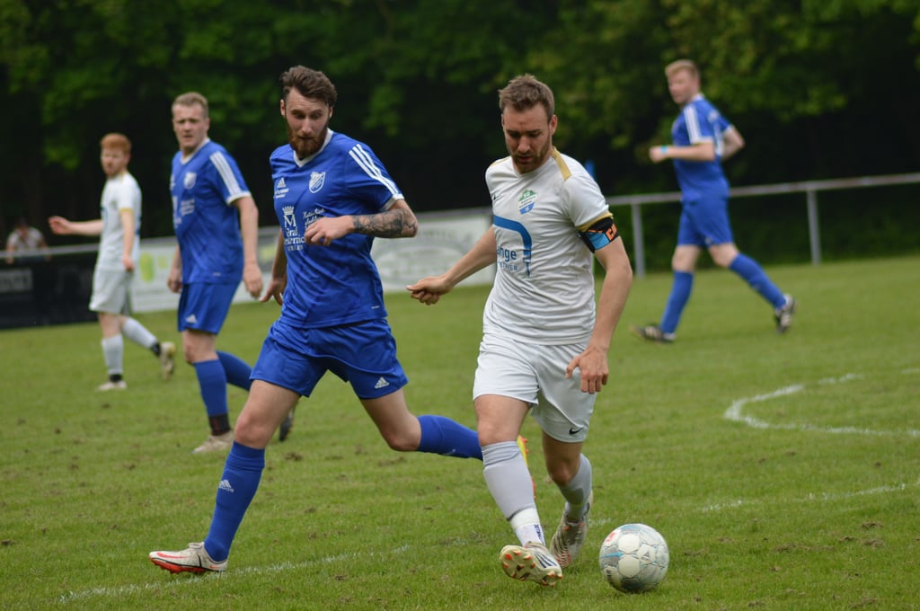 Fußball-A-Liga: Trainertrio der SG Marienmünster, Raphael Föst, Nico ...