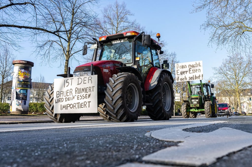Bauernprotest in Deutschland: Erste Trecker in Berlin angekommen