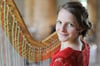 Die Harfenistin Sophia Warczak nimmt ihre Zuhörer im Schloss Rahden mit in märchenhafte Klangwelten.