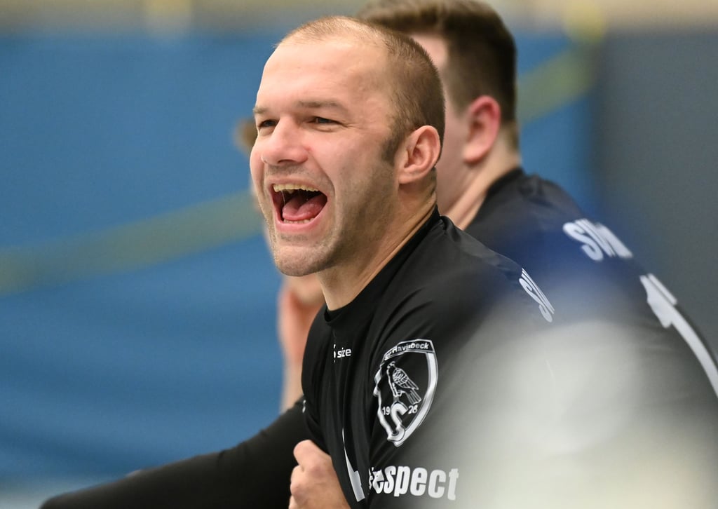 Nur nicht aufregen: Havixbecks Coach Christian Mühlenkamp hofft, dass er in Stadtlohn einen ruhigen Abend auf der Bank verleben wird.