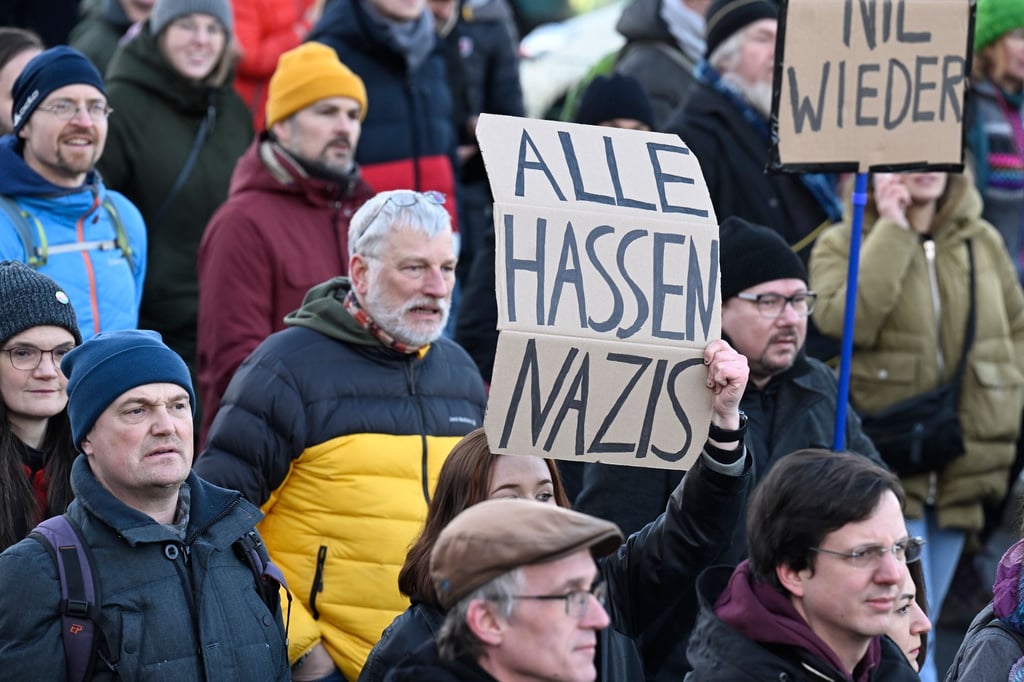 Zehntausende demonstrieren gegen AfD und für Demokratie