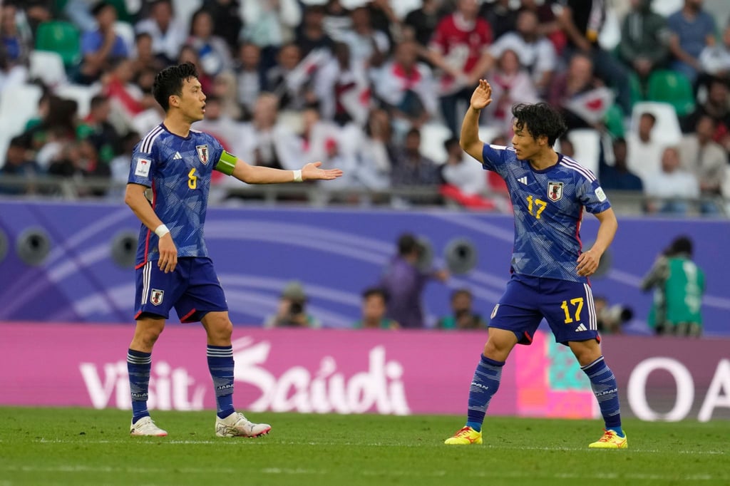 Schwach gestartete Japaner kommen beim AsienCup weiter