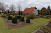Typisch für fast alle Friedhöfe der Region: Immer mehr Rasenflächen auf dem Wehdemer Friedhof.