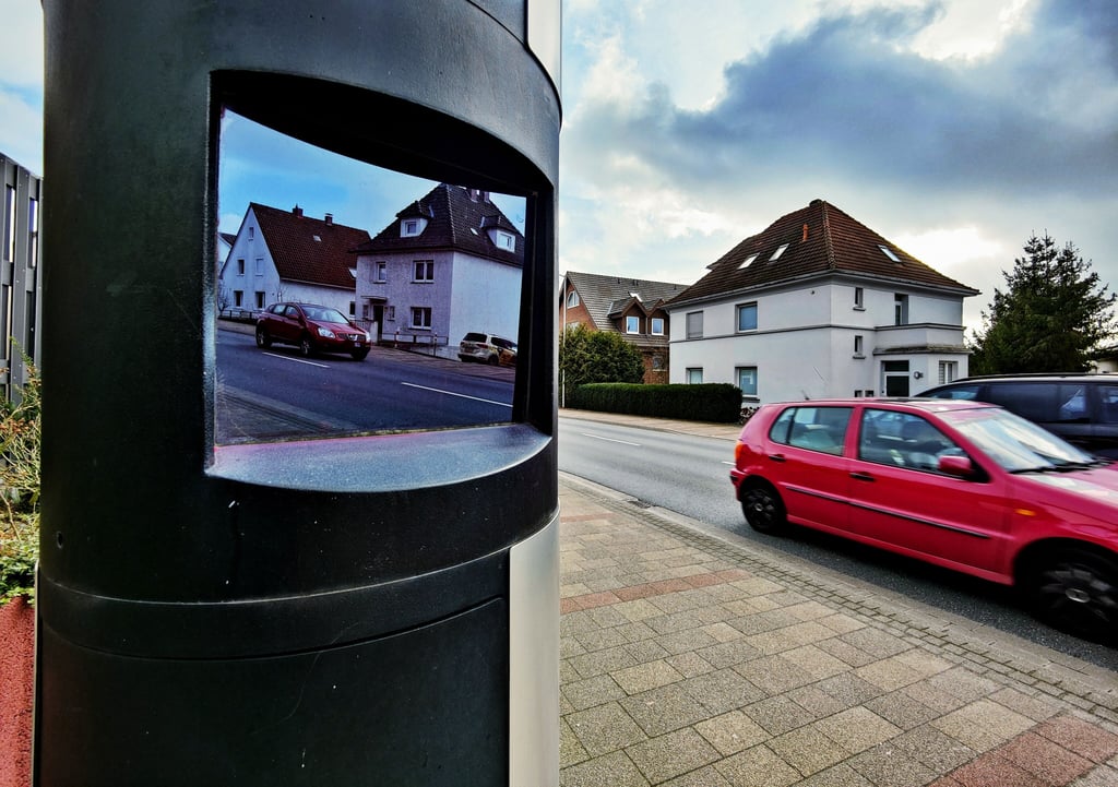 Der Kreis Herford betreibt in Hiddenhausen drei stationäre Blitzersäulen. Eine ist 2023 besonders effektiv gewesen.&nbsp;