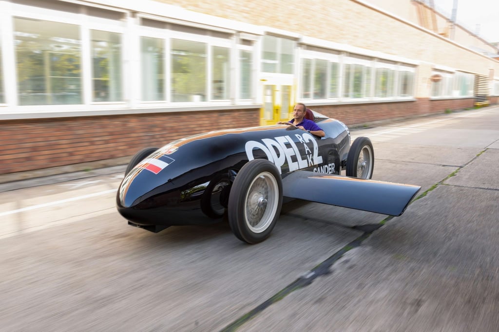 RAK 2: Dieser Opel fährt im Raketentempo durch die Zeit