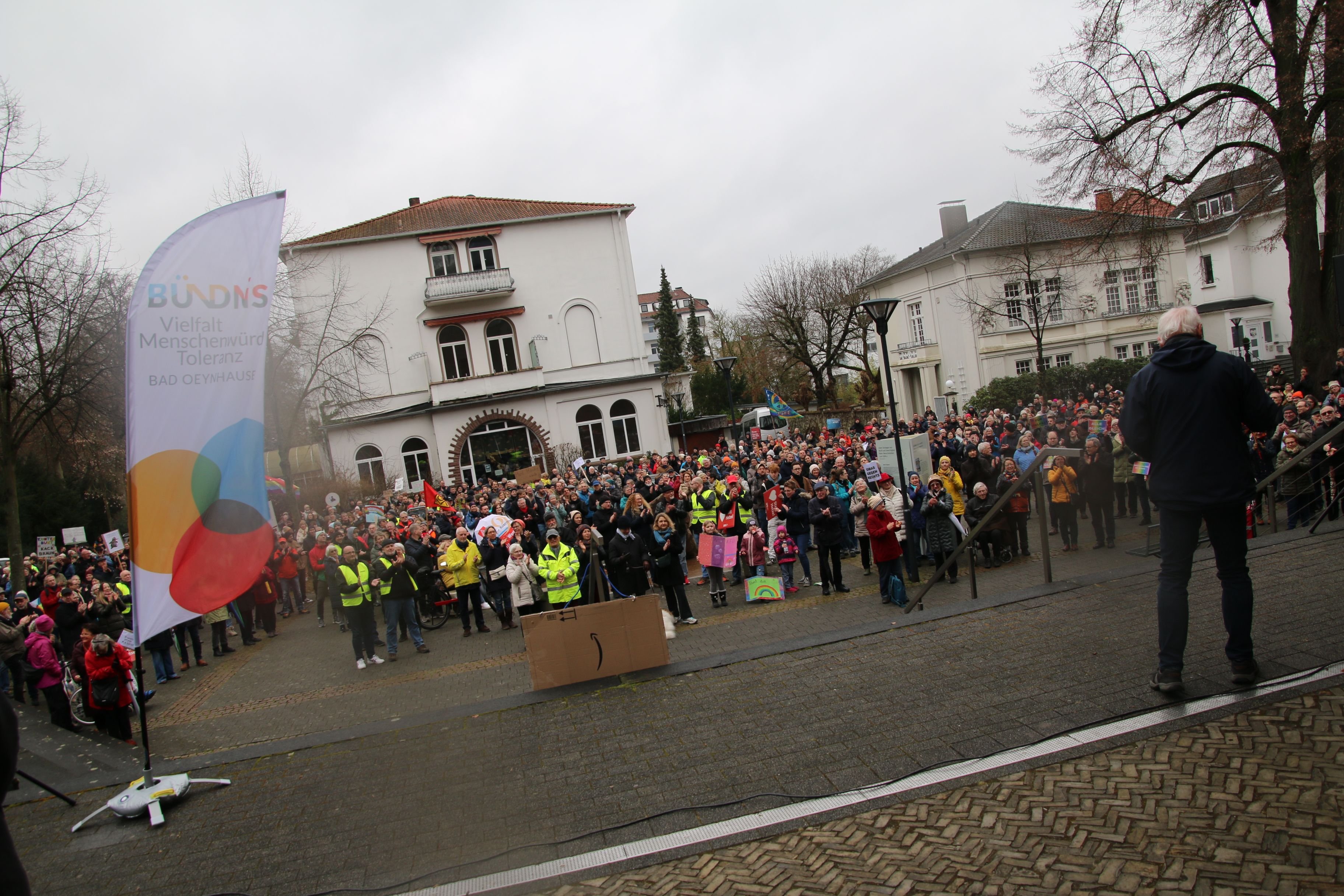 Bad Oeynhausen: Anti-Ampel-Protest Und Gegendemo Mit Mehr Als 500 ...