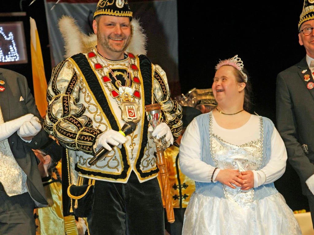 Prinzessin Laura II. regiert mit