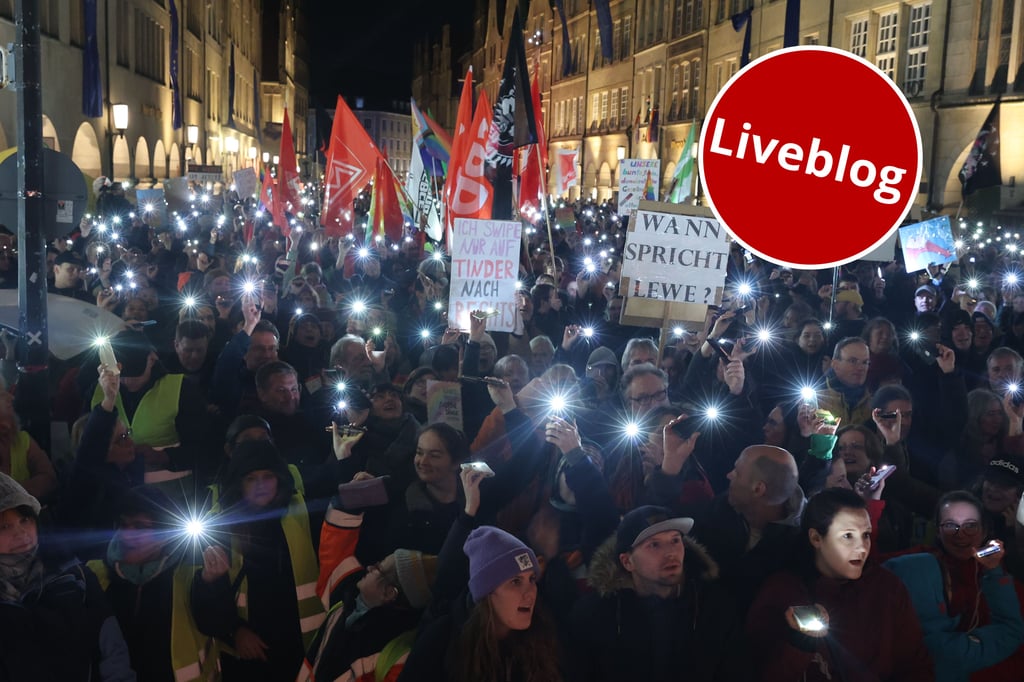 Zehntausende demonstrieren in Münster gegen die AfD.
