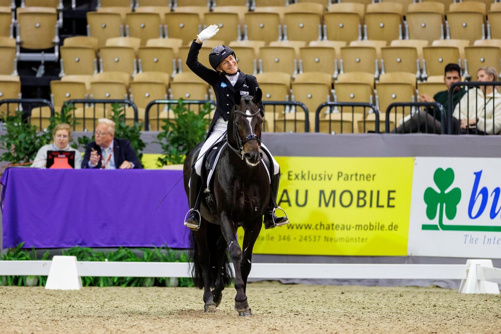 Reitsport: Ingrid Klimke feiert Premieren in Neumünster