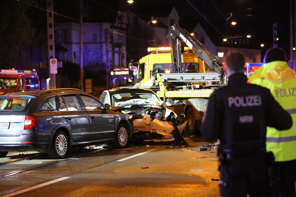 Großeinsatz: Schwerer Unfall Mit Sieben Verletzten In Bielefeld