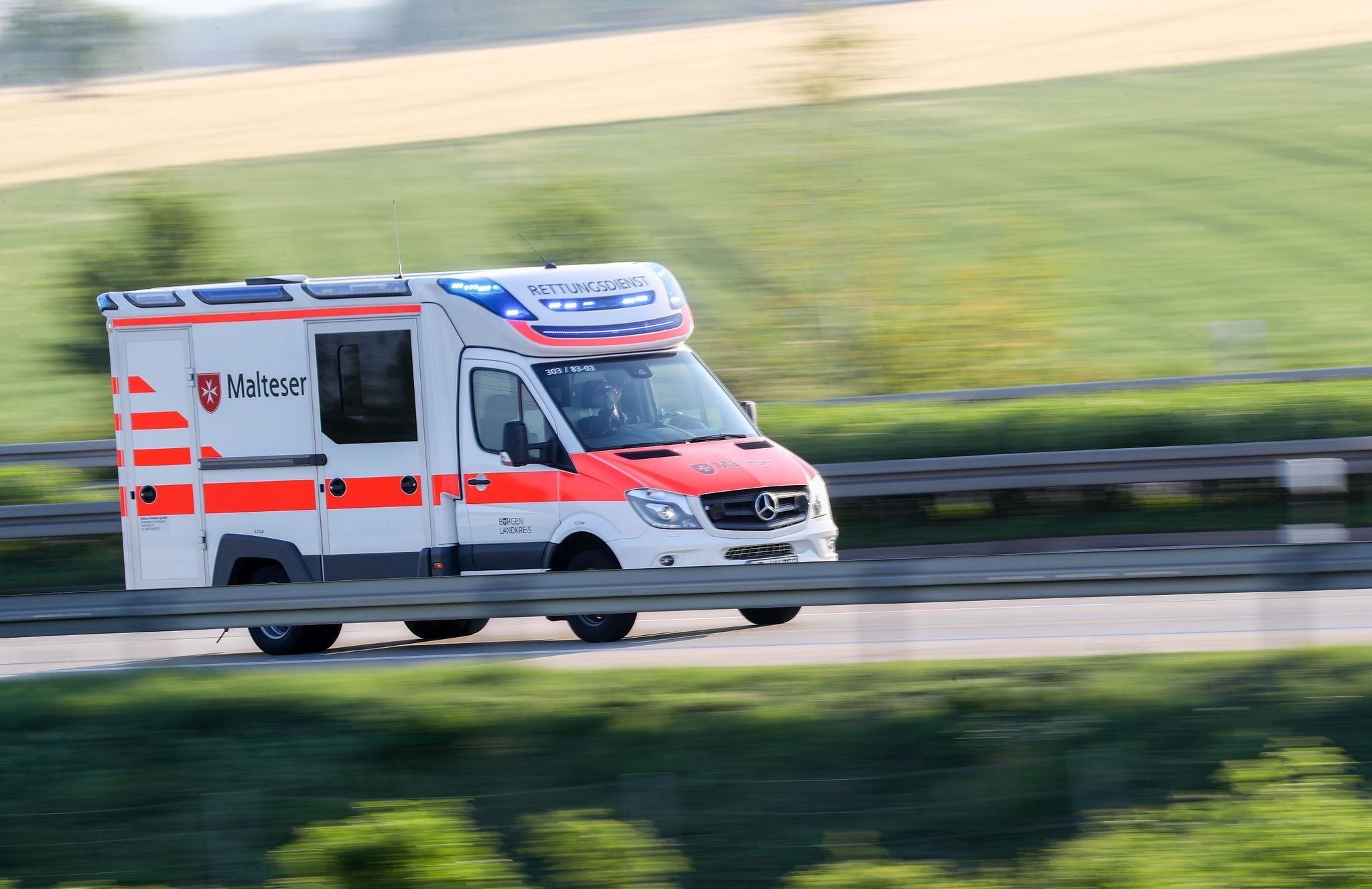 Lkw Erfasst Fahrradfahrerin Beim Abbiegen: Frau Stirbt