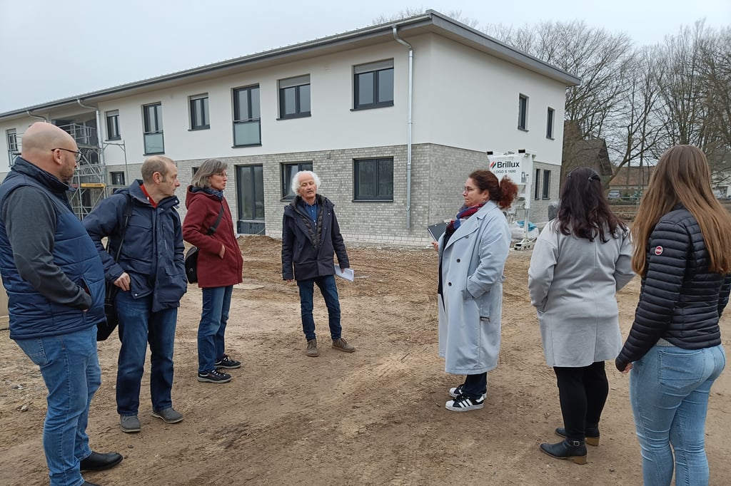 Schloß HolteStukenbrock Stadt kauft weitere Container für Flüchtlinge