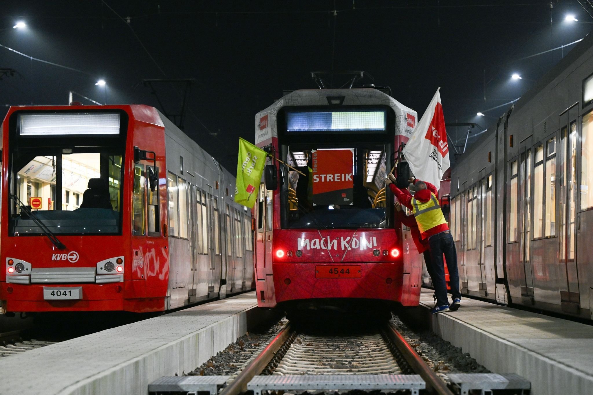 Warnstreik Im NRW-Nahverkehr Auch Am Mittwoch