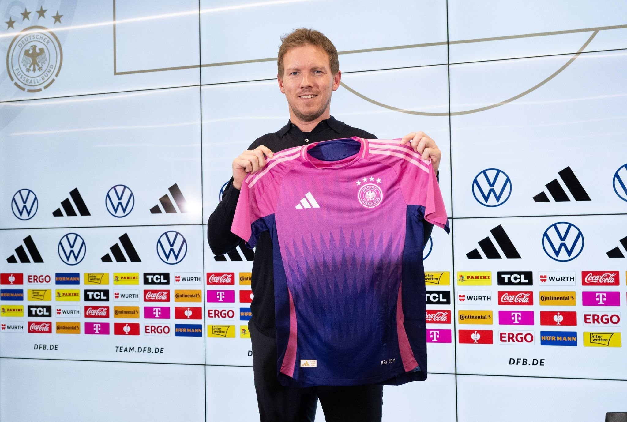 Nur Trikots Sind Rosarot Nagelsmann Verteilt EM Rollen   241d5b71 Dc0c 48af 9cf2 3dccc377fb5d 