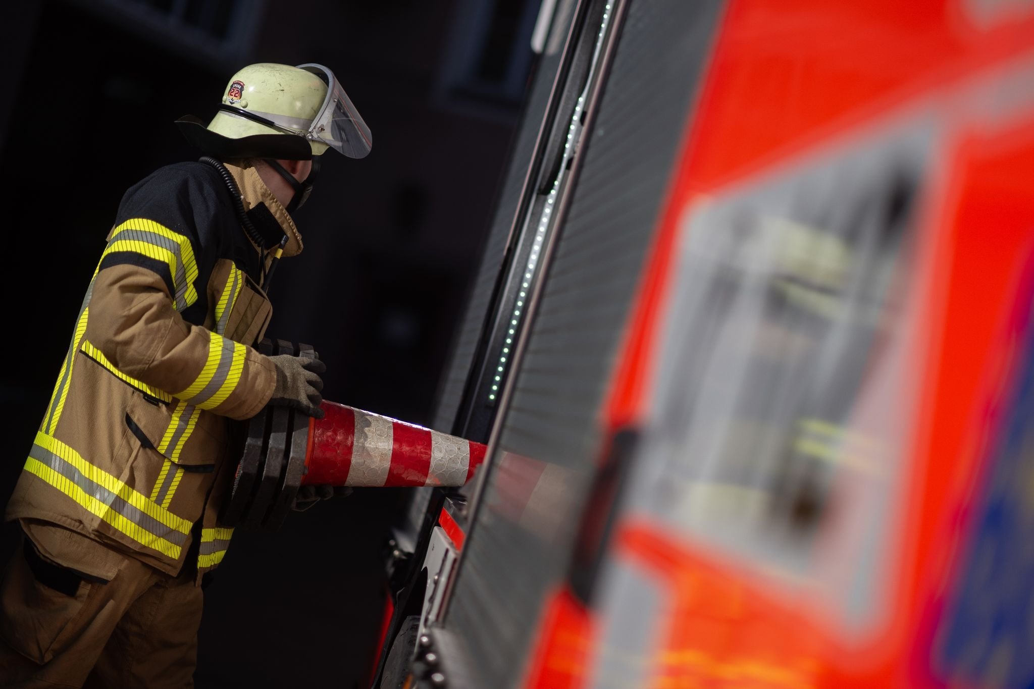 Vier Verletzte Bei Hochhausbrand In Duisburg