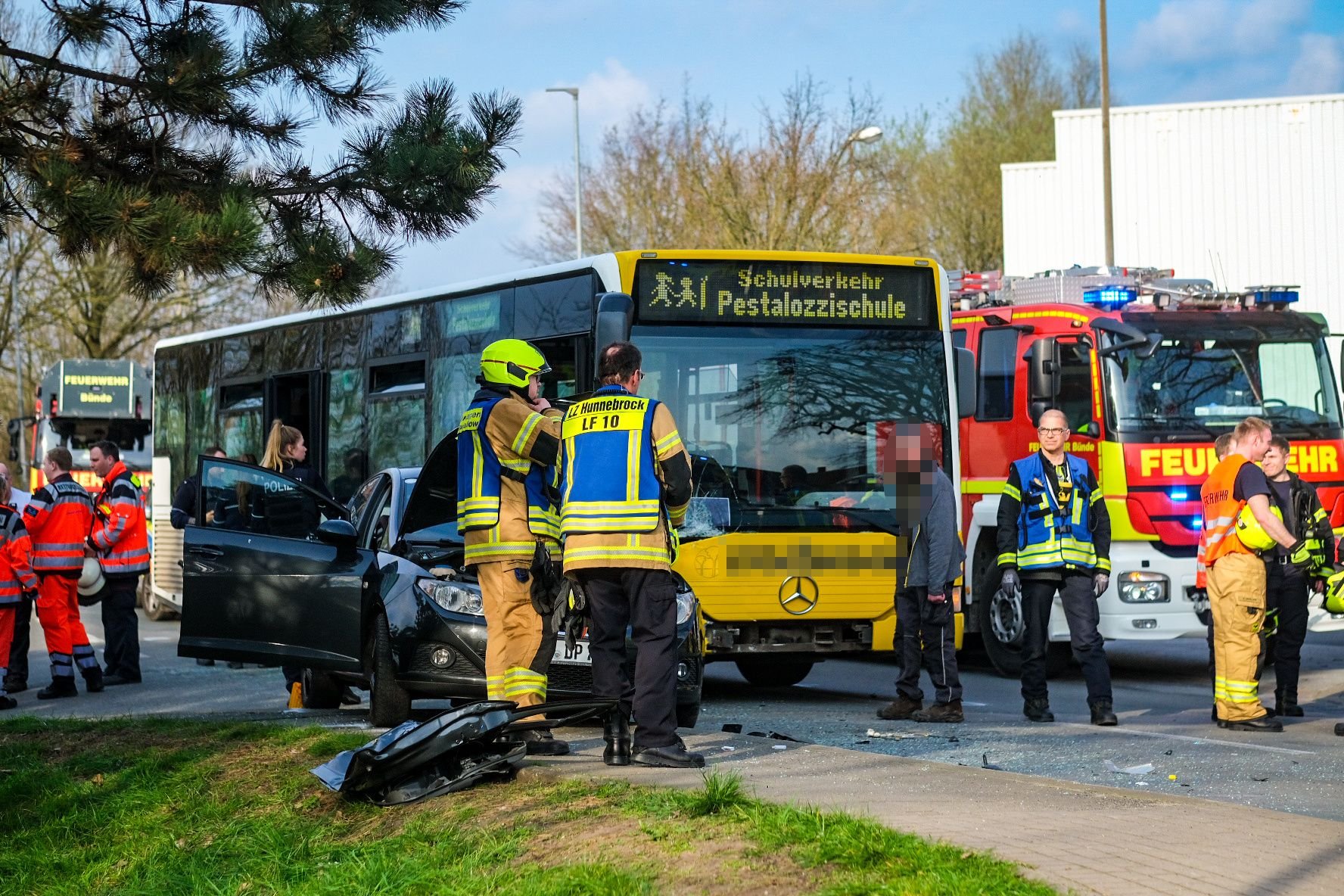 Bünde: Fünf Kinder Bei Schulbusunfall Verletzt