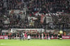 Ein gewohntes Bild in dieser Saison: Die Leverkusener Fußballer feiern mit ihren Fans.