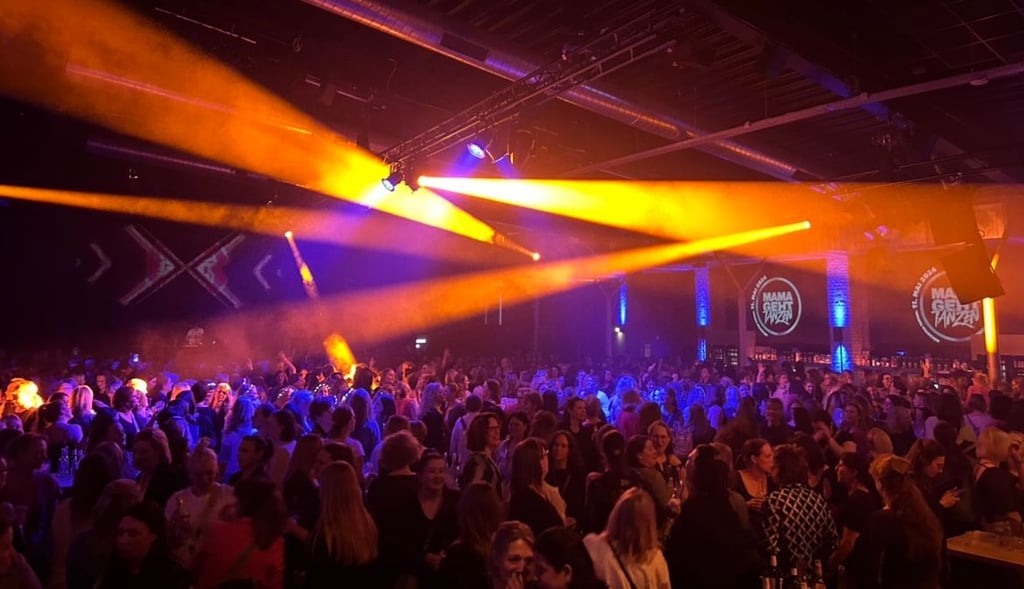  Bielefeld: Premiere von "Mama geht tanzen" im Lokschuppen Illustration 