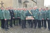 Zum Tagesseminar trafen sich nun der Bezirksvorstand und Vertreter der 13 Bruderschaften des Bezirksverbandes Warburg im Bund der Historischen Deutschen Schützenbruderschaften in Brakel-Gehrden. Zum 75. Bestehen des Bezirkes gab es eine Torte.
