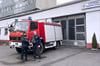 Nils Thal (rechts), Berufsfeuerwehrmann aus Nürnberg, hat das von der Gemeinde Kirchlengern gespendete Tanklöschfahrzeug am 26. März der  Feuerwehr  von Kharkiv (Ukraine) übergeben.