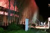 130 Einsatzkräfte sind in der Nacht zu Karfreitag in Willebadessen beim Feuer in einem Handelsunternehmen am Gänsebruch gewesen.