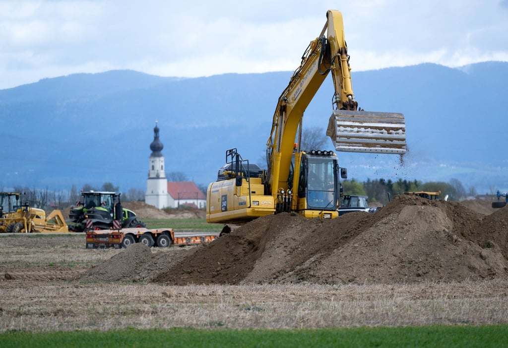 Baubeginn für BMW-Batteriewerk in Niederbayern