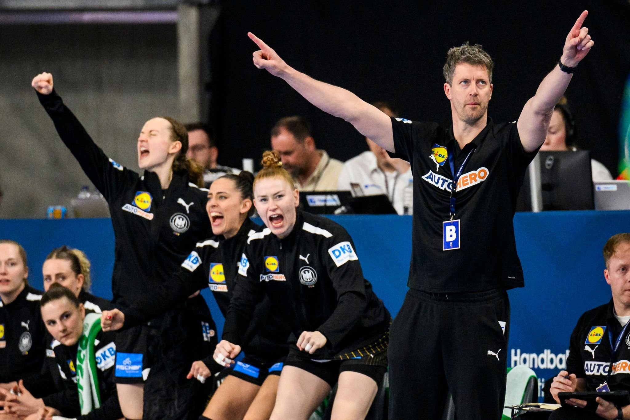 DHB-Frauen Auf Olympia-Kurs - Coach: «Alle Unter Druck»