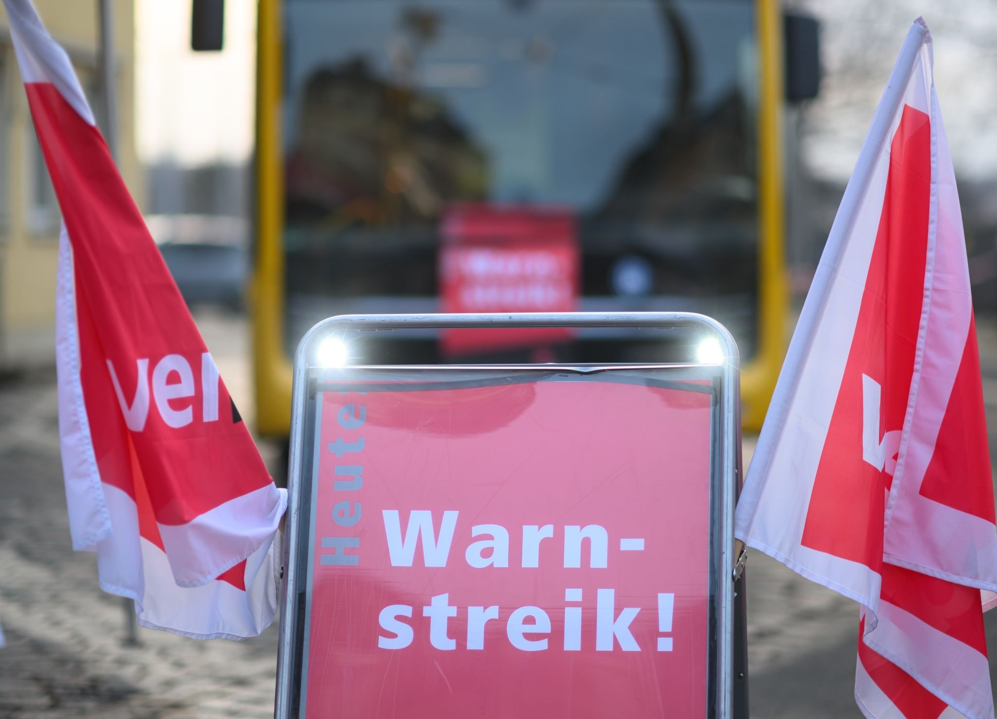 Tarifstreit: Streiks trotz verbessertem Angebot möglich