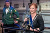 Mit einer emotionalen Rede dankte die Europa-Schützenkönigin Svenja Reher (r.) den rund 300 internationalen Gästen des Europa-Königinnenballs für deren Engagement und die Unterstützung in den vergangenen zwei Jahren ihrer Regentschaft.