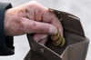 Ein 87-Jähriger ist vom Täter nach Wechselgeld gefragt worden.