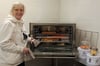 In diesem Ofen backt Sylvia Goertz die „Möhrentaler“ und „Gemüse-Küsschen“ für Hunde.