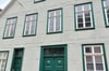 Das Haus Poelmahn in der Langen Straße 134 in Vlotho zeigt rekonstruiert die Architektur zu Beginn des 19. Jahrhunderts: Das Fachwerk ist nach der Sanierung an der vorderen Fassade noch erkennbar, wurde aber weiß getüncht.