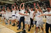 Lasst uns feiern: Die Uni Baskets Münster haben den ersten Matchball verwandelt und sich für die Playoffs qualifiziert.