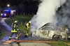 In der Nähe von Bruchhausen in Richtung Drenker Kreuz ist ein Wagen am frühen Morgen ausgebrannt. Das Auto hatte einen Zaun durchbrochen und stand brennend auf einem Feld, wie die Feuerwehr Höxter berichtet. Beteiligte Personen wurden nicht gefunden.
