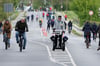 Tausende haben am Sonntag die Gelegenheit genutzt, die Strecke zwischen Bielefeld und Herford an der frischen Luft zu verbringen - mit Fahrrädern, auf Inlinern und auch zu Fuß. Die Strecke war für Autofahrer gesperrt.