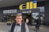 Marktleiter Bernd Westerhorstmann vor seinem Elli-Markt, der "Supermarkt des Jahres" geworden ist.