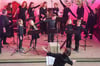 Der „Junge Chor“ der evangelischen Kirchengemeinde sammelte mit seinem Konzert 2000 Euro für die Ochtruper Tafel ein.