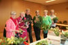 Eine gute Gelegenheit zum Fachsimpeln bei der Pflanzentauschbörse der KFD-Frauen: Maria Pilz, Marianne und Manfred Gorny, Dorothea Lüke, Veronika Esser und Ingrid Scholl freuen sich über die grüne und blühende Vielfalt.