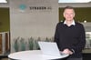 Frank Roebers, seit 25 Jahren Vorstandsvorsitzender der Synaxon AG und seit 32 Jahren im Betrieb, verlässt das Unternehmen und macht sich als einsnulleins-Franchisepartner selbstständig.