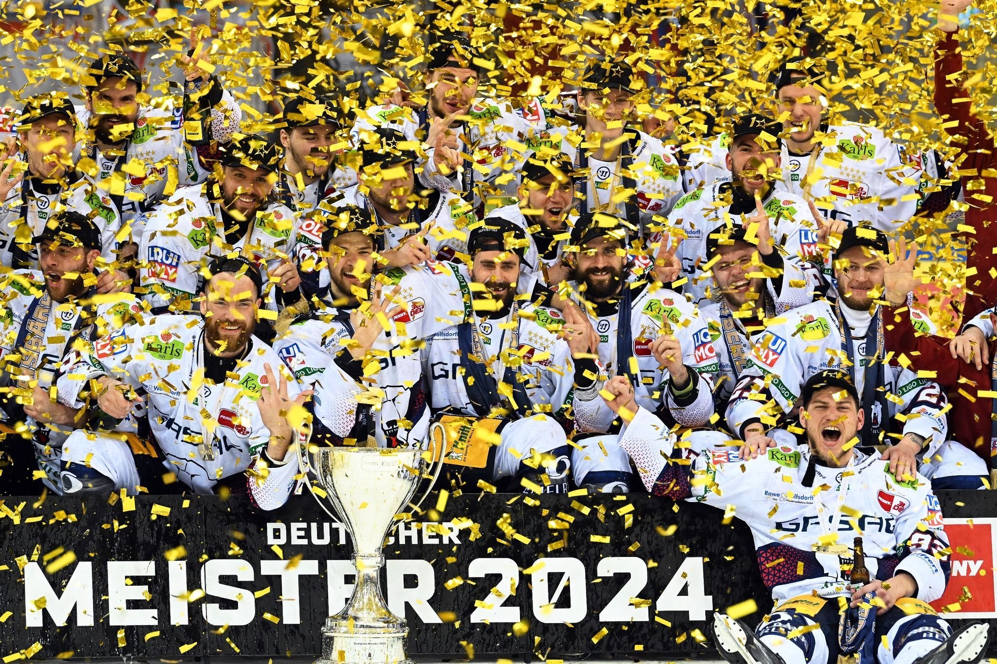 Pföderl überragt: Eisbären Zum Zehnten Mal Deutscher Meister