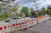 Weil der Beton angesichts der kühlen Witterung länger braucht, um auszuhärten, muss die Sperrung der Schützenbrücke wohl noch bis zum 6. Mai aufrechterhalten werden. Das haben die Stadtwerke Bad Oeynhausen mitgeteilt.