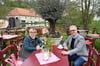 Freuen sich auf viele Besucher beim Gartenfest im Kloster Dalheim: Organisatorin Bettina Böhnke und Museumsleiter Ingo Grabowsky.