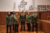 Oberst Burkhardt Ethner (zweiter von rechts) gratuliert den Geehrten (von links): René Lücke, Alexander Lücke, Michael Rasche, Michael Pöhler und Heiner Lausen