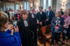 Präses a.D. Dr. Annette Kurschus ist am Sonntag (28. April) in der nahezu vollbesetzten Zionskirche Bethel als Pastorin eingeführt worden, begleitet von Pastor Ulrich Pohl (rechts).