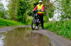 Gerd Marten ist passionierter Radfahrer. Doch das Fahrradfahren im Naturschutzgebiet Füllenbruch in Hiddenhausen bereitet ihm nach Regenfällen keineswegs Freude.
