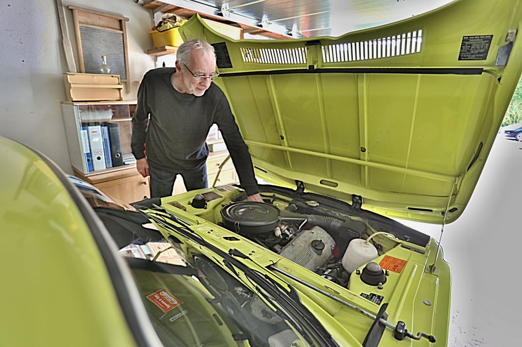 Ein Blick in den Motorraum des BMW.